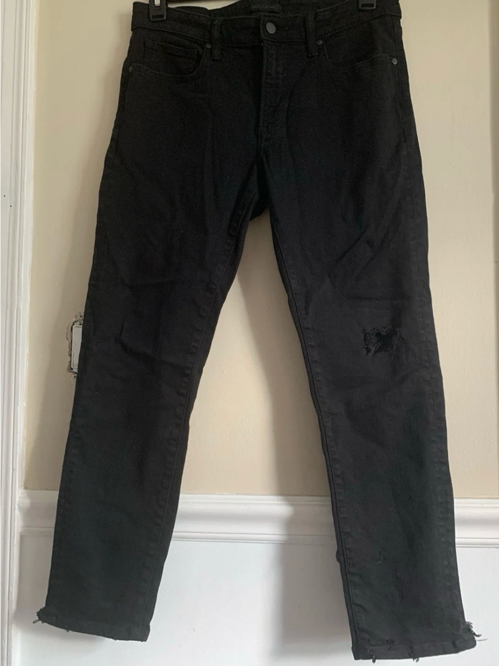 UNIQLO Men's Black Solid Slim-Fit Tapered Leg Mid-Rise Five-Pocket Size 32”x34”